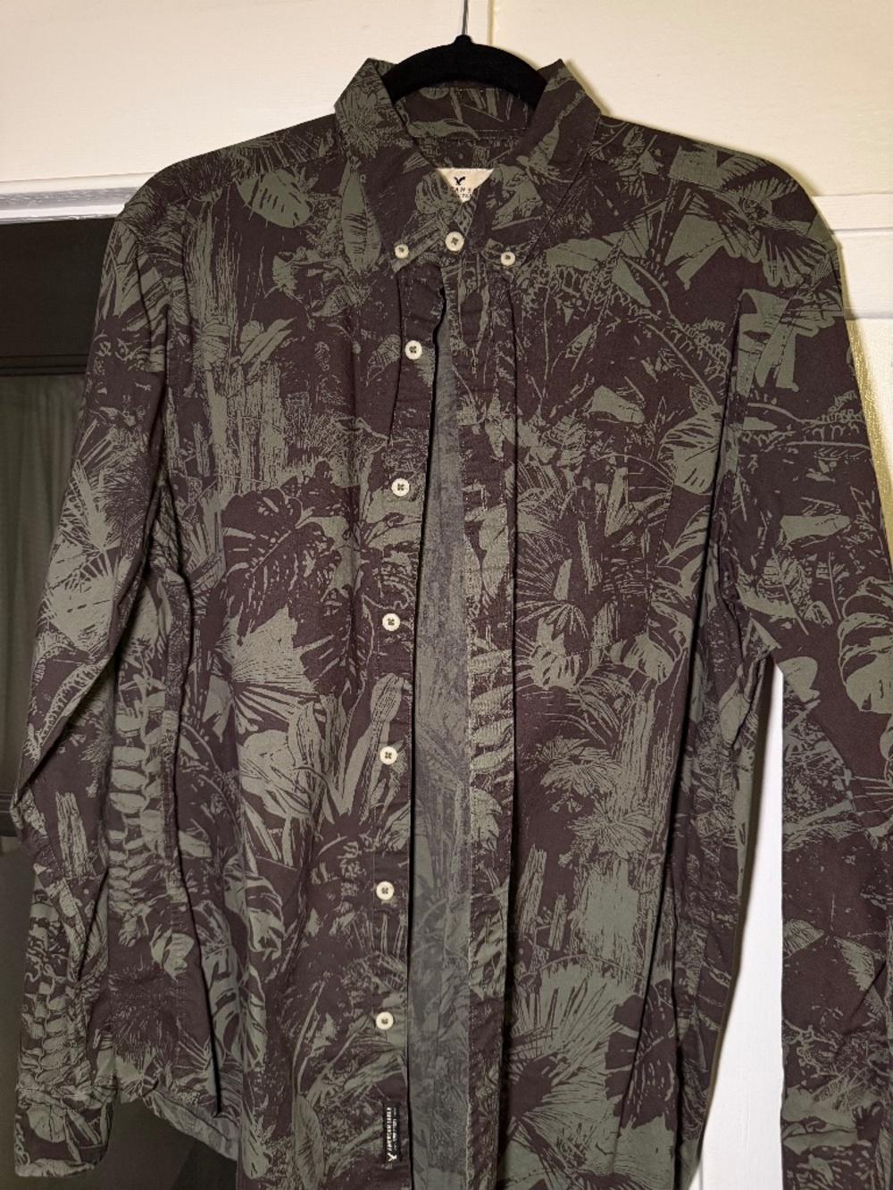 American Eagle Button Down Shirt (Size M)
